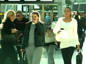 Frauen am Flughafen